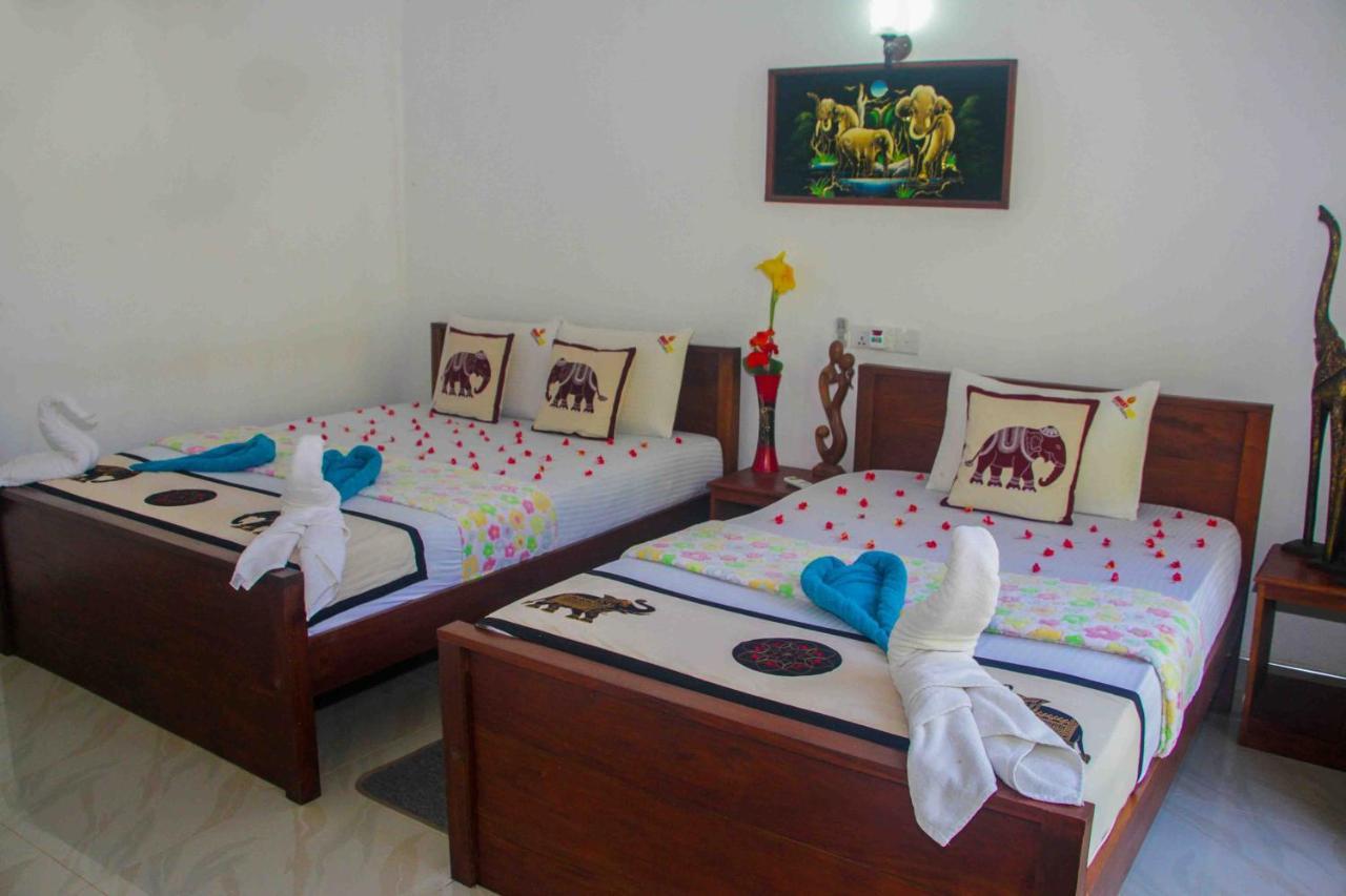 Hungry Lion Sigiriya Hotel ภายนอก รูปภาพ