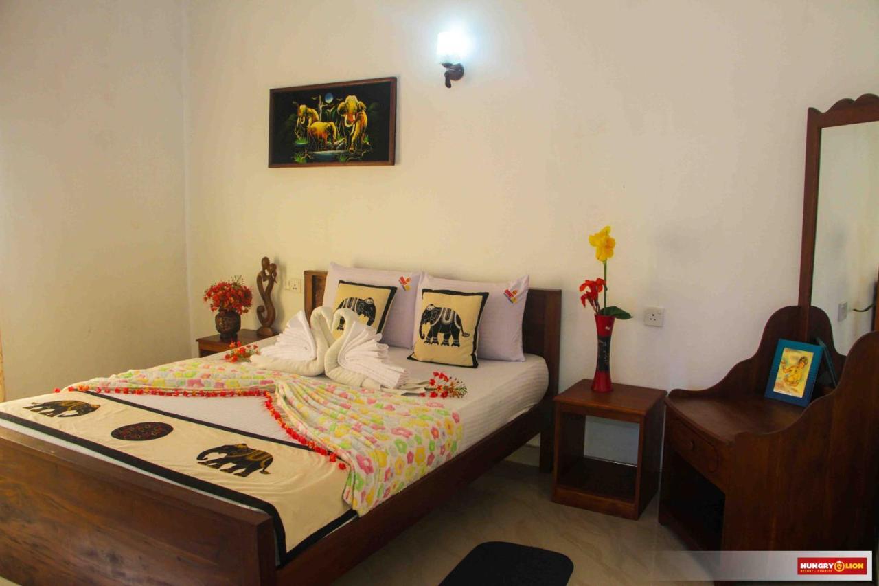 Hungry Lion Sigiriya Hotel ภายนอก รูปภาพ