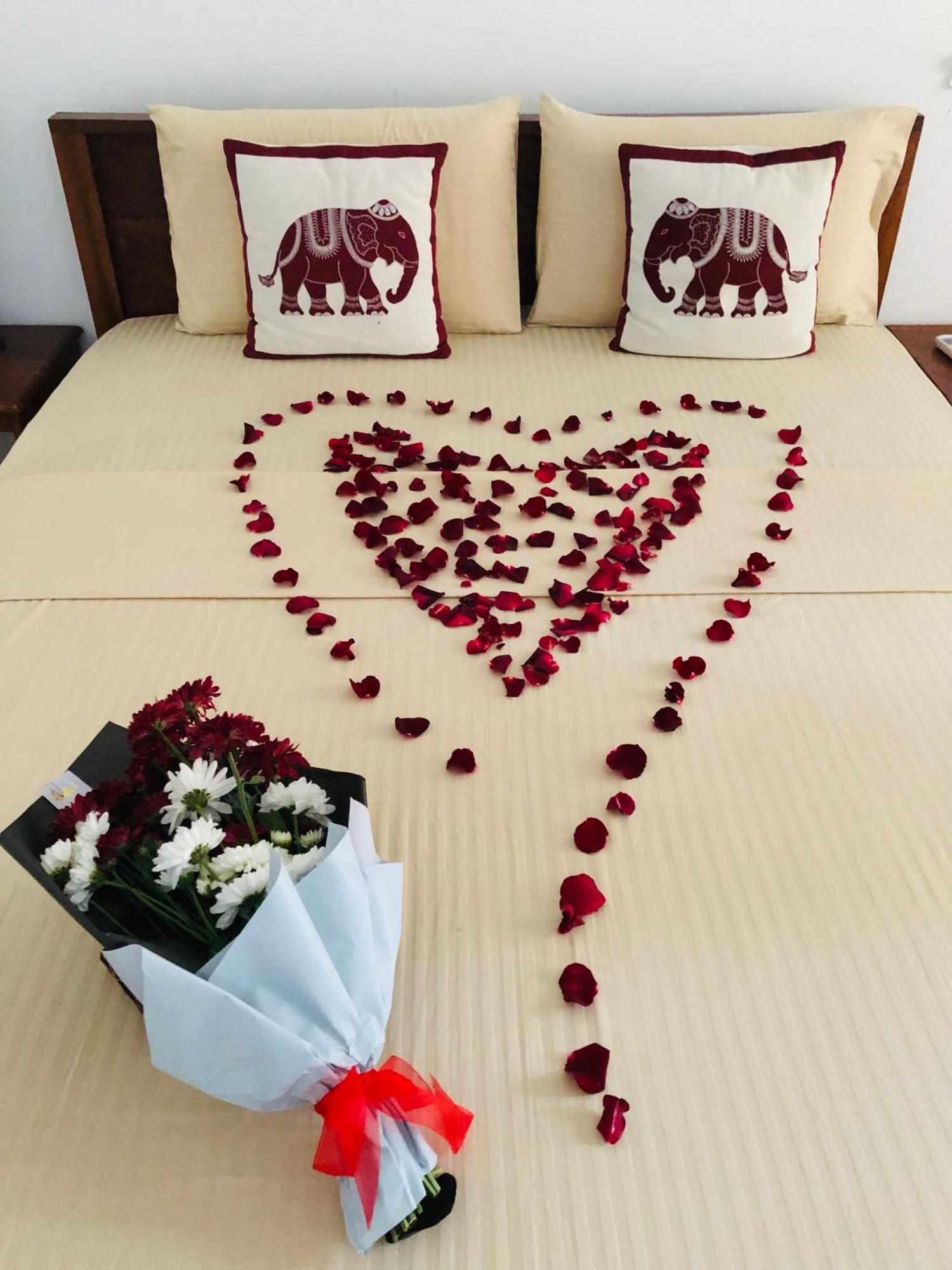 Hungry Lion Sigiriya Hotel ภายนอก รูปภาพ